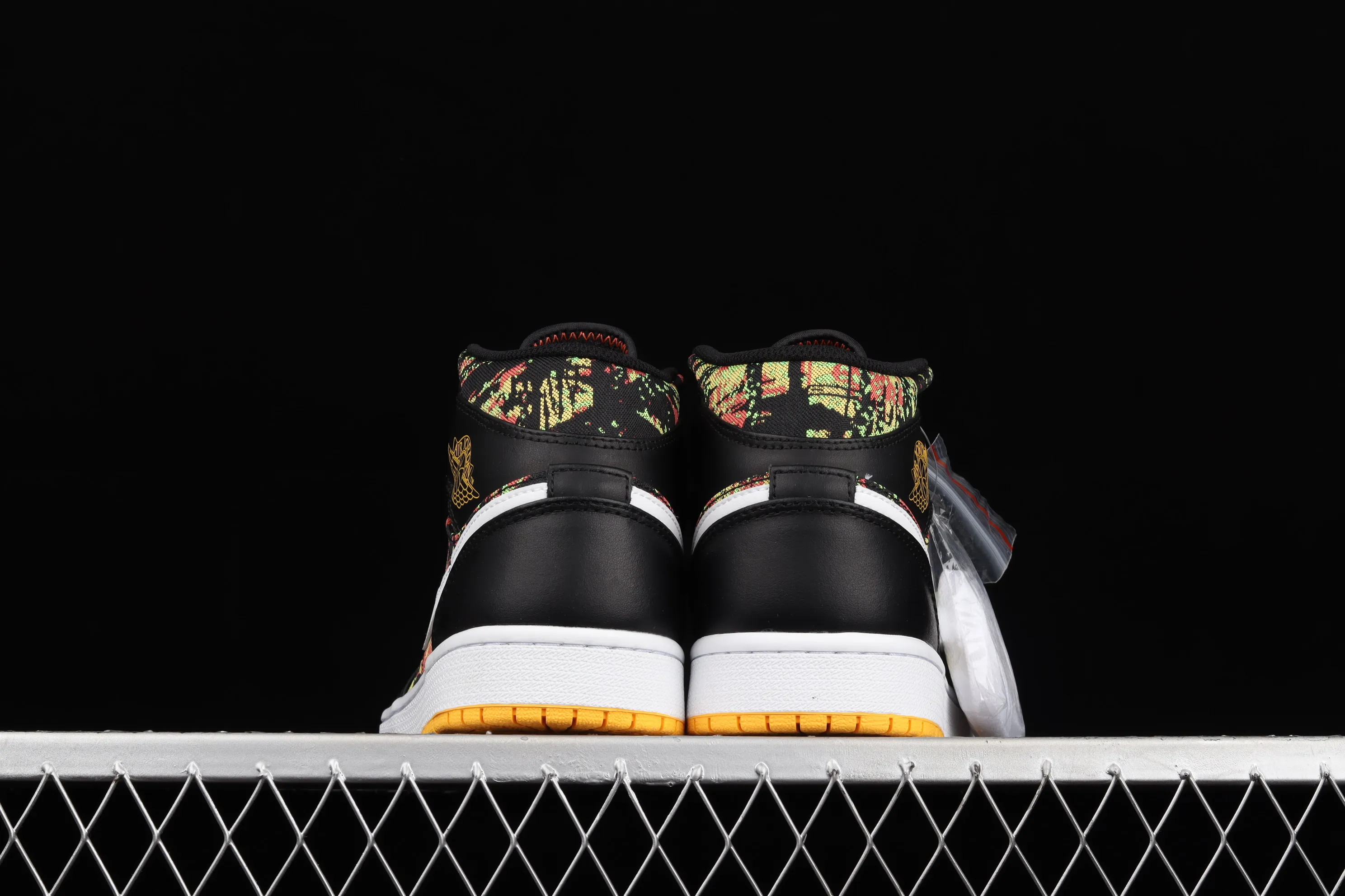 All categories Air Jordan Jordan series basketball shoes Air Jordan 1 Mid Air Jordan 1 Mid SE AJ1 Joe 1 floral black China basketball shoes 555112-003